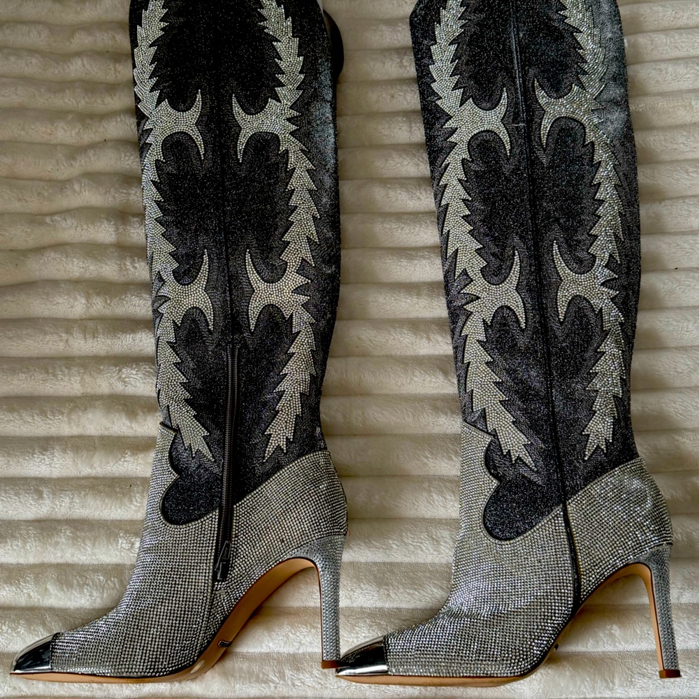 Beautiful over the knee boot.  Gianni Bini style:katyannatwo